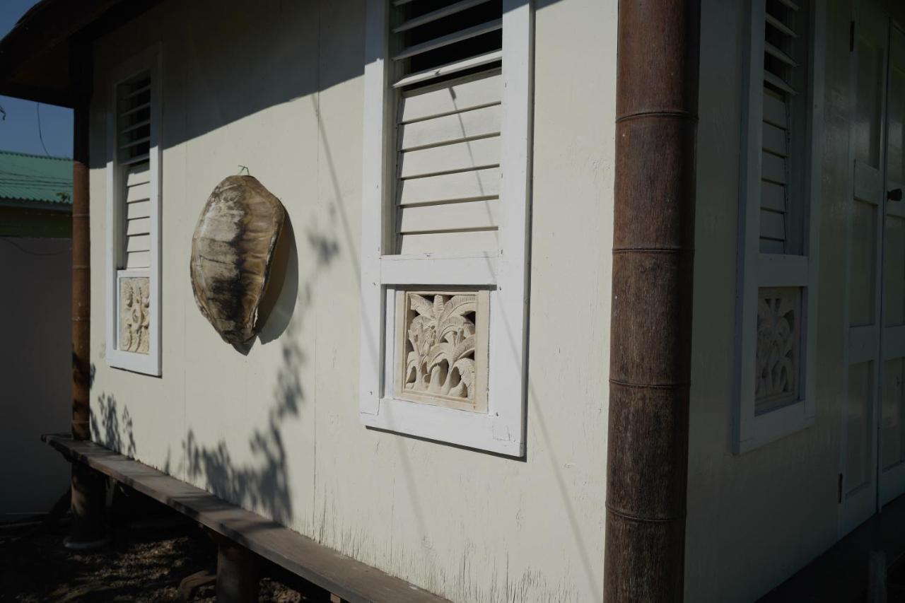 Mikuzi Hotel Kingston Exterior photo